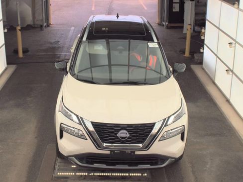 Used 2023 Nissan Rogue SL w/ SL Premium Package image 2