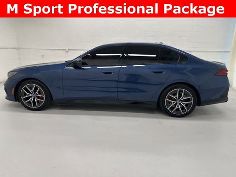 Used 2024 BMW i5 M60 w/ Premium Package image 3