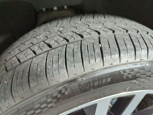 Used 2018 Chevrolet Tahoe LT w/ RST Edition image 22