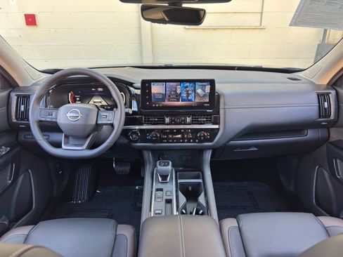 Used 2026 Nissan Pathfinder Platinum FWD image 13
