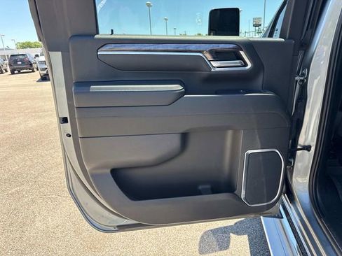 Used 2025 Chevrolet Silverado 2500 LTZ w/ LTZ Plus Package AWD/4WD image 14