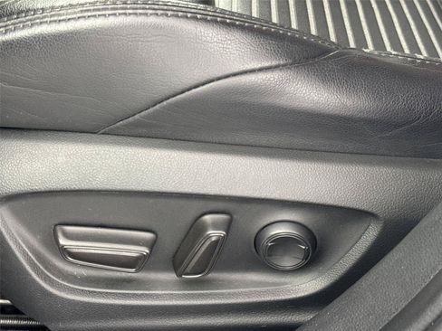 Used 2020 Toyota Corolla XSE FWD image 11