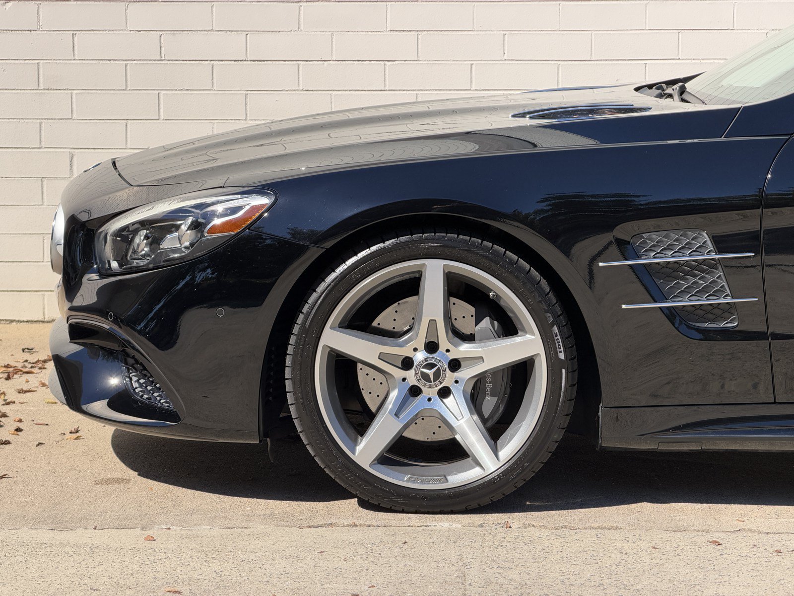 Used 2017 Mercedes-Benz SL 550 image 11