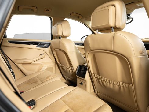 Used 2016 Porsche Macan S image 22