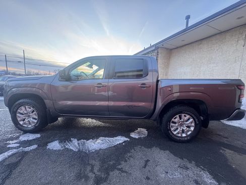 Used 2022 Nissan Frontier SV image 3