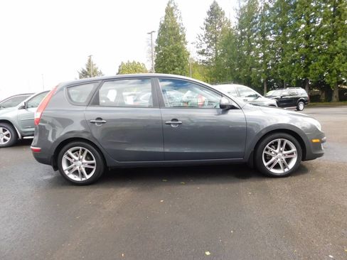 Used 2009 Hyundai Elantra w/ Premium-Sport Pkg 2 FWD image 18