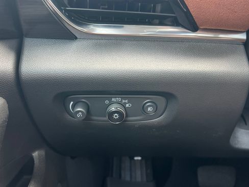 Used 2021 Chevrolet Traverse High Country FWD image 26