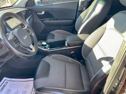 Used 2022 Kia Niro EX image 11