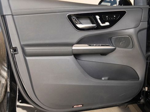 Used 2026 Mercedes-Benz GLC 300 image 12