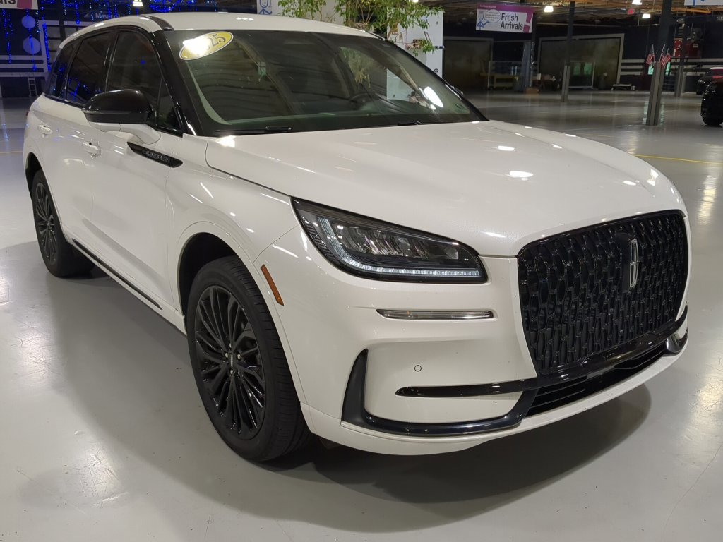 Used 2025 Lincoln Corsair AWD w/ Equipment Group 101A image 5