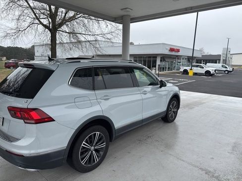 Used 2019 Volkswagen Tiguan SEL w/ 3rd Row Seat Package image 2