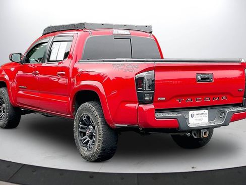 Used 2017 Toyota Tacoma TRD Off-Road AWD/4WD image 7