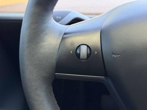 Used 2024 Tesla Model Y Long Range AWD/4WD image 6