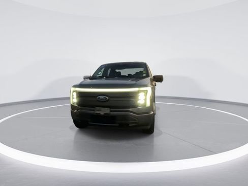 Used 2022 Ford F150 Lightning XLT image 3