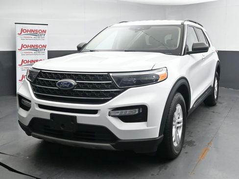 Used 2024 Ford Explorer XLT w/ Equipment Group 202A AWD/4WD image 4