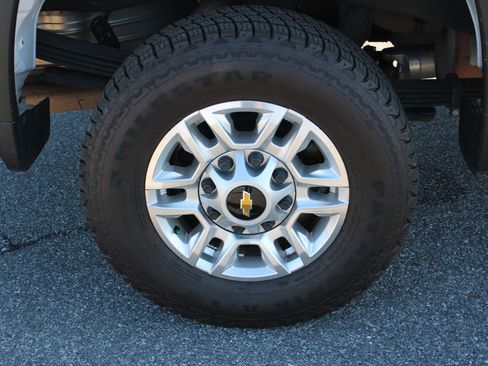 Used 2024 Chevrolet Silverado 2500 LT image 36