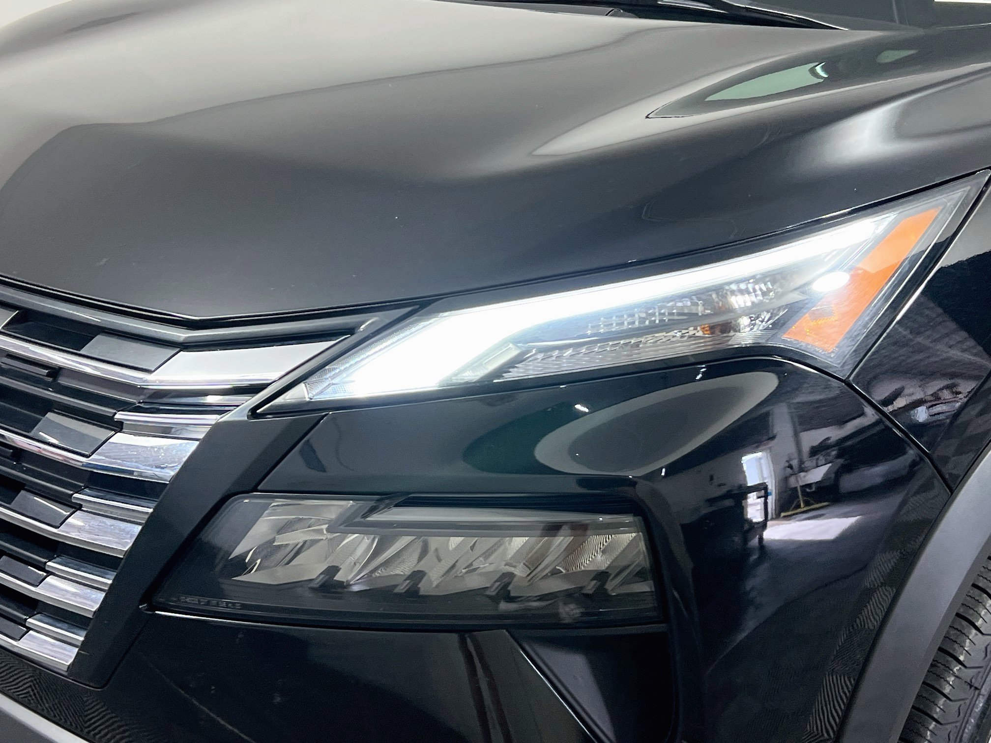 Used 2024 Nissan Rogue SV AWD/4WD image 11
