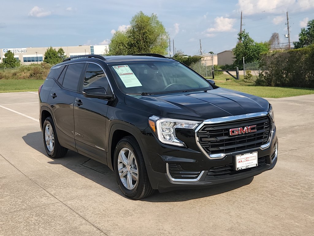 Used 2023 GMC Terrain SLE w/ Driver Convenience Package FWD image 3
