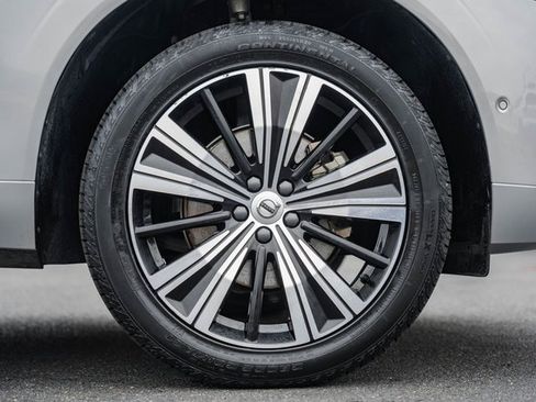 Certified 2023 Volvo XC60 B5 Ultimate w/ Climate Package image 18