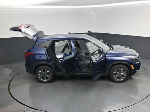 Certified 2026 Kia Seltos LX FWD image 18