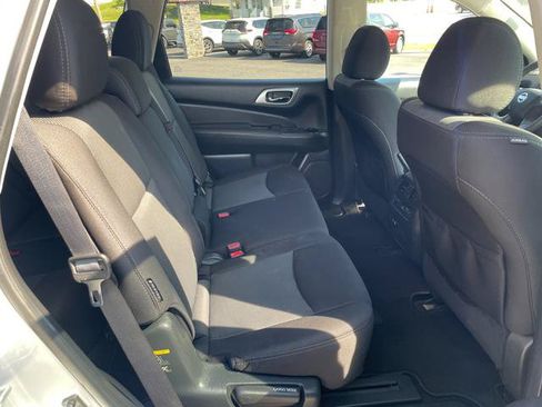 Used 2019 Nissan Pathfinder S AWD/4WD image 31