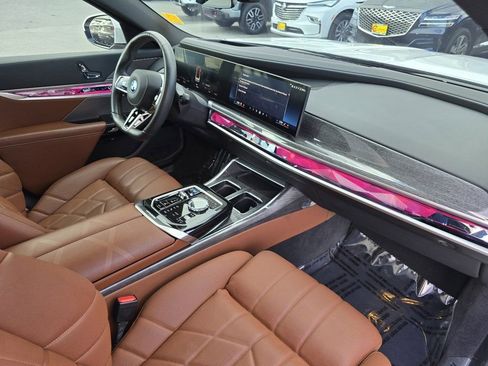 Used 2024 BMW i7 xDrive60 image 17