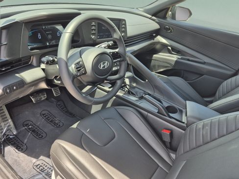 New 2026 Hyundai Elantra SEL Sport FWD image 17