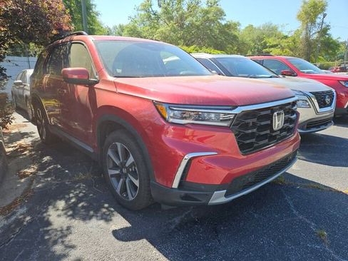 Used 2025 Honda Pilot Touring image 5