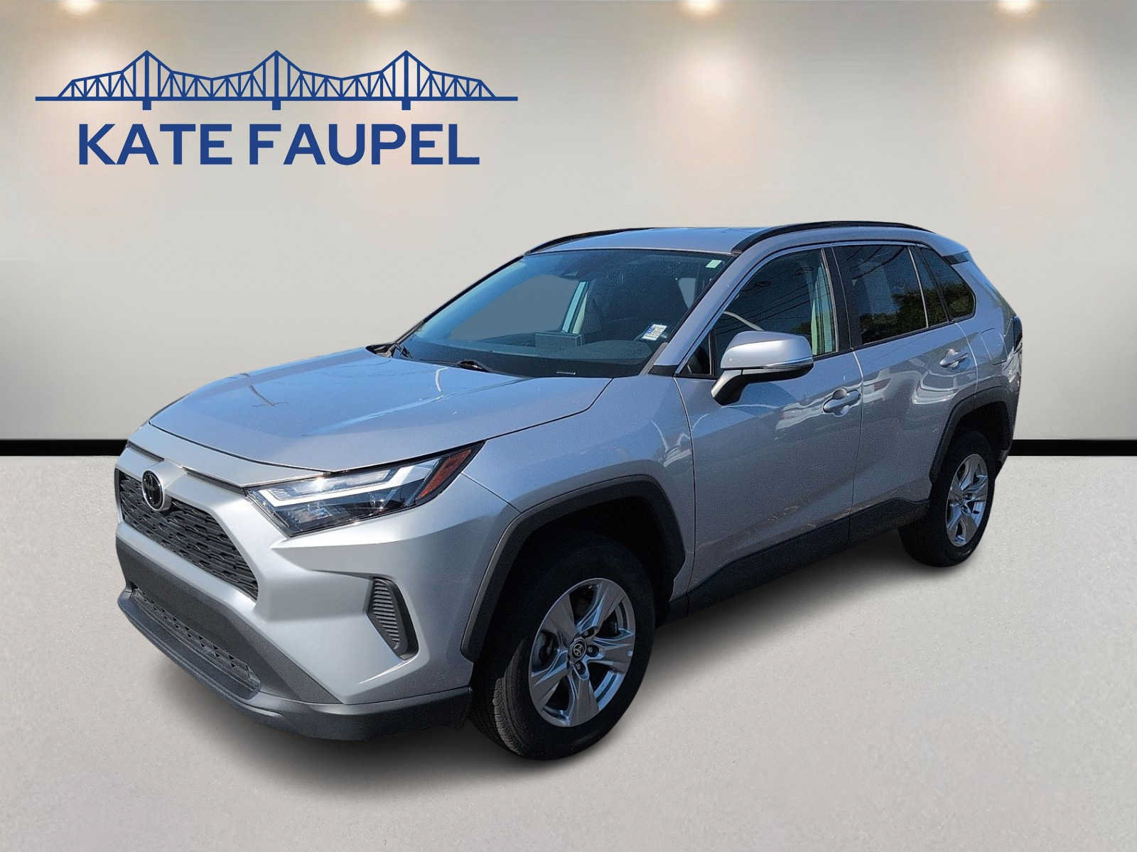 Used 2024 Toyota RAV4 XLE FWD image 3