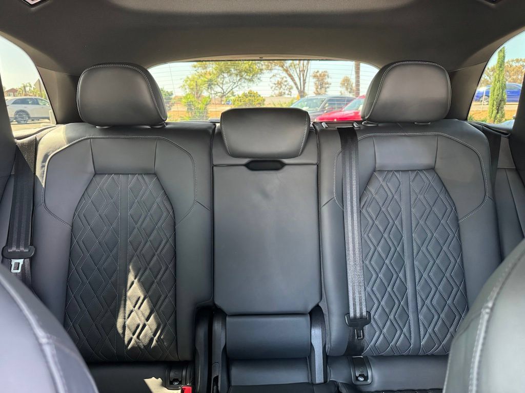 Used 2025 Audi SQ5 Prestige AWD/4WD image 18