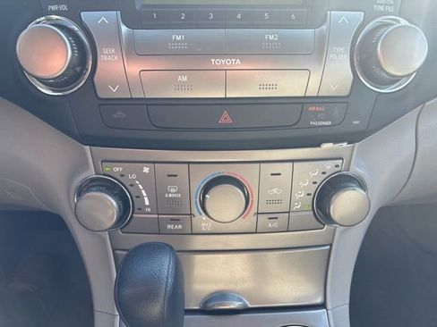 Used 2010 Toyota Highlander 4WD image 25