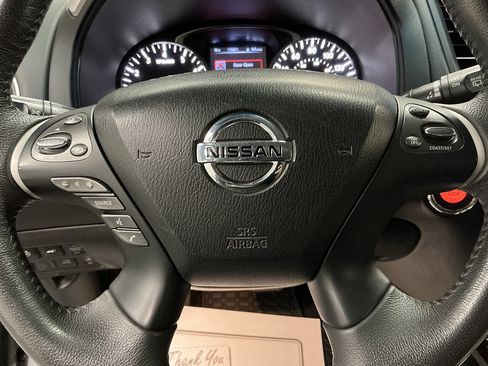 Used 2015 Nissan Pathfinder Platinum w/ Family Entertainment Package FWD image 13