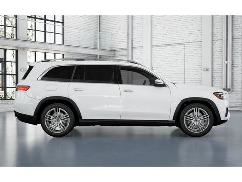 Used 2025 Mercedes-Benz GLS 450 4MATIC image 2