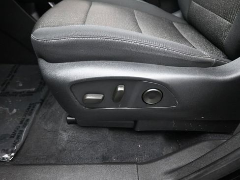 Used 2024 Chevrolet Traverse LT image 11