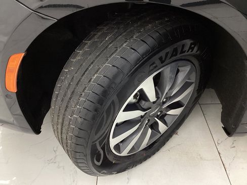 Used 2021 Chrysler Pacifica Touring-L image 43