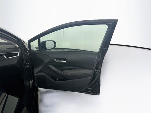 Used 2021 Toyota Corolla LE FWD image 30
