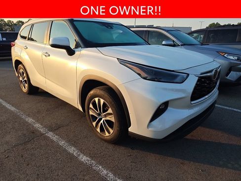 Used 2023 Toyota Highlander XLE FWD image 3