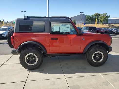 Used 2024 Ford Bronco Black Diamond w/ Sasquatch Package image 6