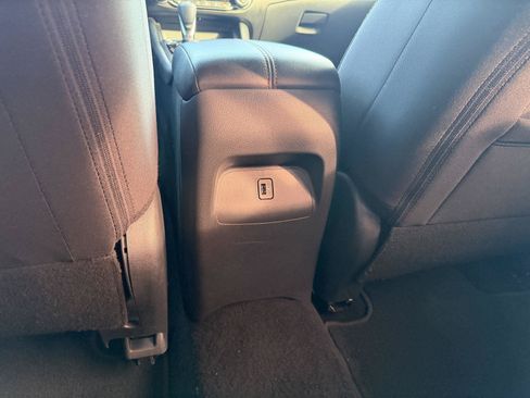 Used 2025 Nissan Sentra SR FWD image 9