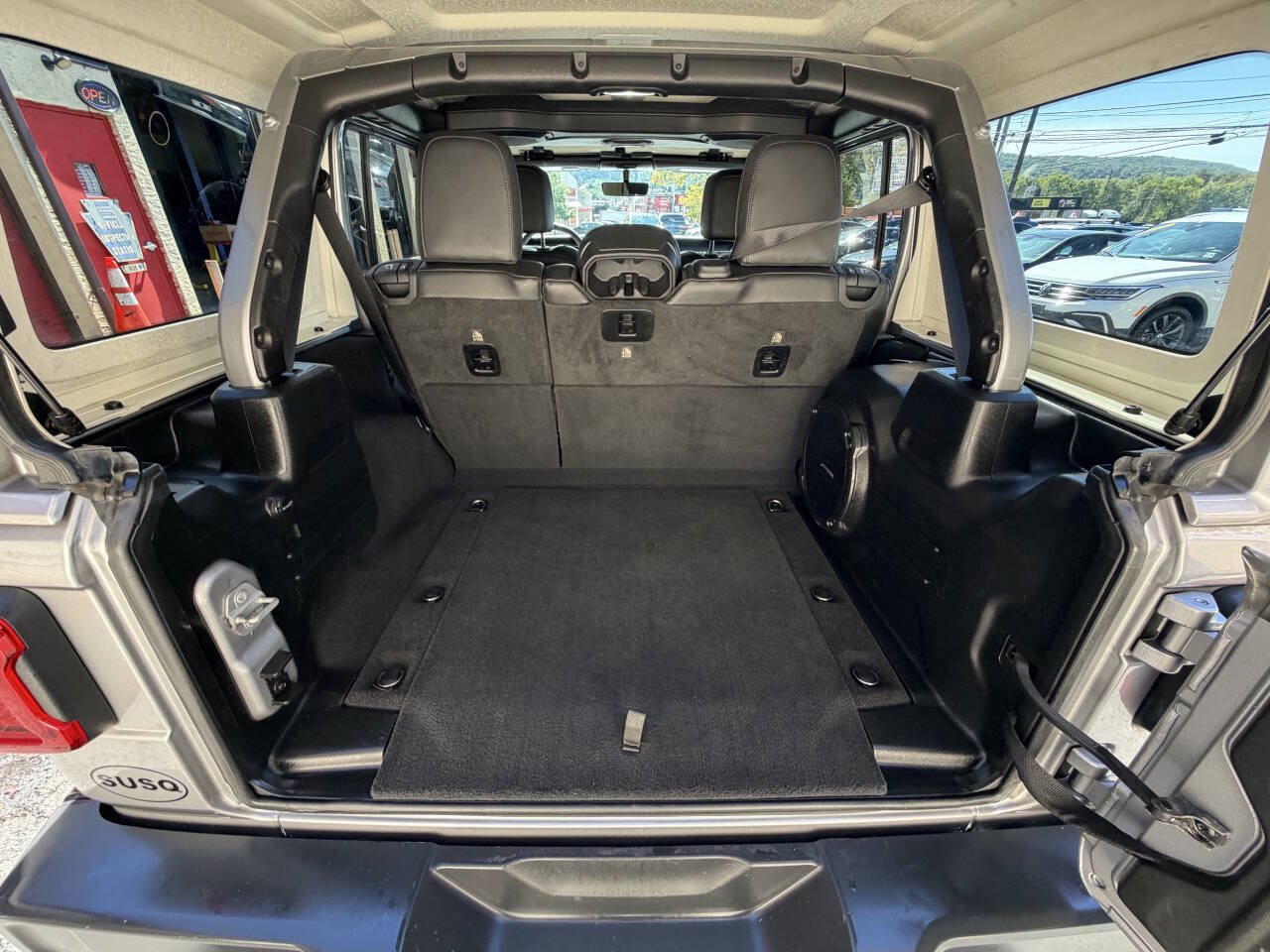 Used 2018 Jeep Wrangler Unlimited Sahara AWD/4WD image 26