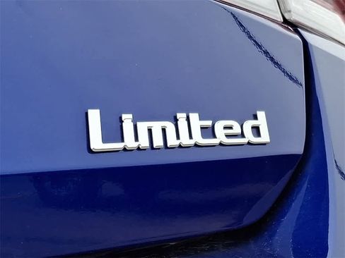 Used 2025 Hyundai Elantra Limited image 30