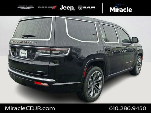 Certified 2024 Jeep Grand Wagoneer Series III w/ HD Trailer Tow Package AWD/4WD image 7