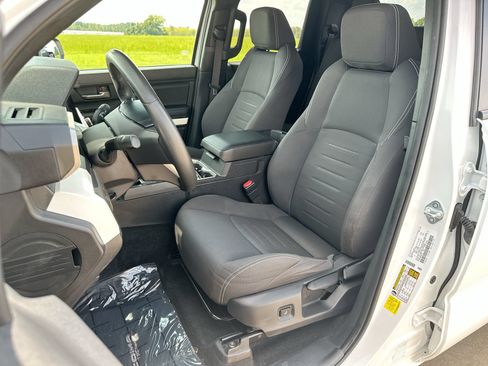 Used 2024 Toyota Tacoma TRD Off-Road AWD/4WD image 11