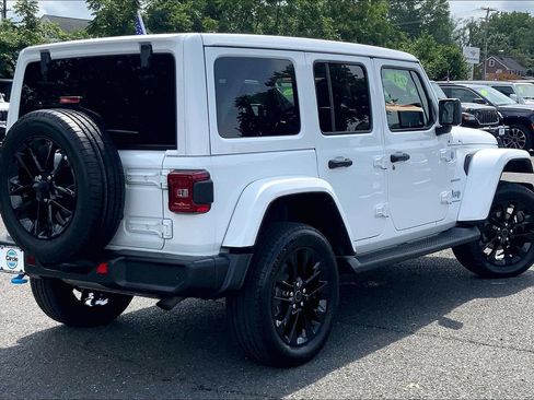 Certified 2024 Jeep Wrangler Unlimited Sahara w/ Technology Group AWD/4WD image 12