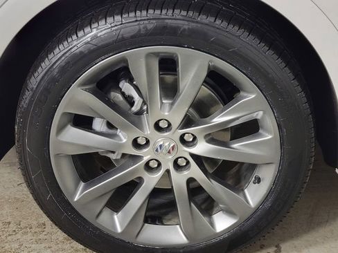 Used 2023 Buick Envision Avenir image 10