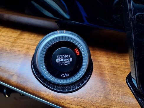 Used 2022 Jeep Grand Wagoneer Series III w/ Rear Seat Video Group 1 AWD/4WD image 37