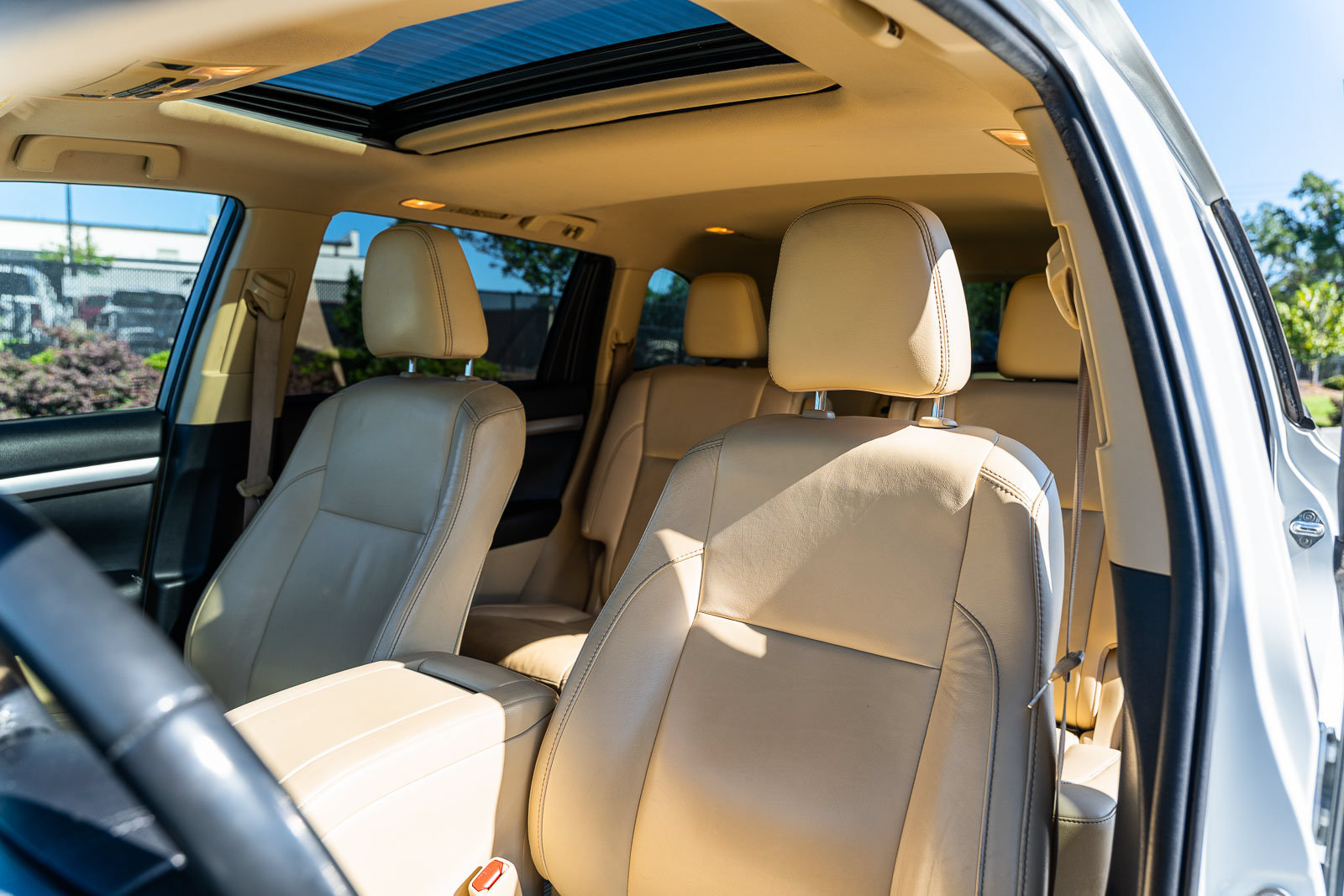 Used 2019 Toyota Highlander XLE FWD image 25