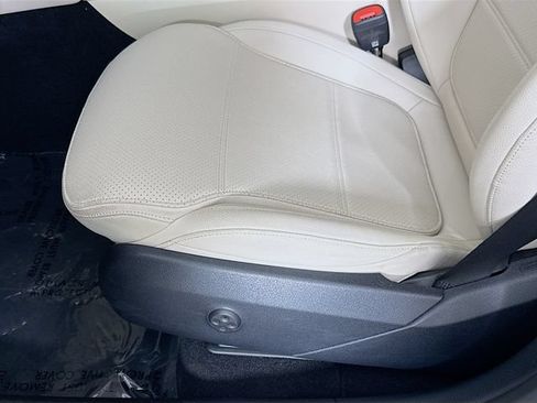 Used 2025 Mercedes-Benz GLC 350e 4MATIC image 19