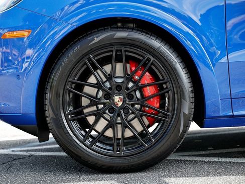 New 2025 Porsche Cayenne GTS image 13