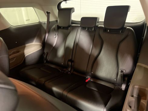 Used 2025 Kia Carnival image 26